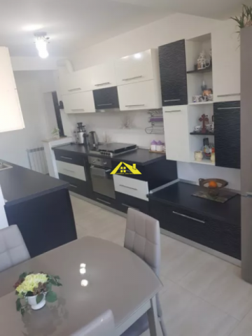 apartament-modern-cu-3-camere-cetate-strada-bradisor-cu-garaj-2