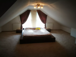 vand-apartament-cu-scara-interioara-in-zona-schit-1