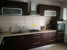 vand-apartament-cu-scara-interioara-in-zona-schit-2