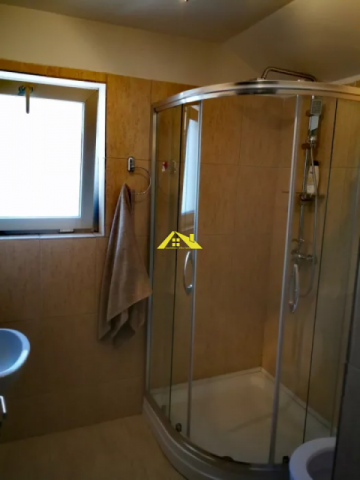 vand-apartament-cu-scara-interioara-in-zona-schit-4
