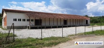 spatiu-comercial-de-1236-mp-si-teren-de-4000-mp-de-vanzare-in-godeni-arges-ideal-pentru-afaceri-comerciale-sau-industriale-2