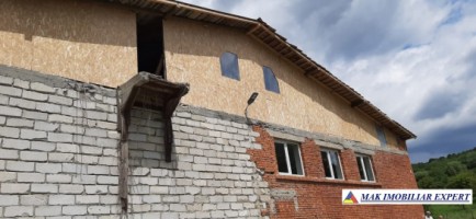spatiu-comercial-de-1236-mp-si-teren-de-4000-mp-de-vanzare-in-godeni-arges-ideal-pentru-afaceri-comerciale-sau-industriale-6