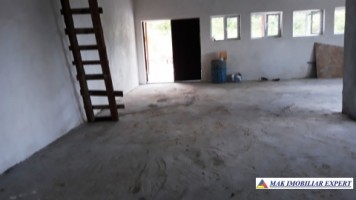 spatiu-comercial-de-1236-mp-si-teren-de-4000-mp-de-vanzare-in-godeni-arges-ideal-pentru-afaceri-comerciale-sau-industriale-11