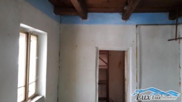 lux-imobiliare-vinde-casa-sura-bozanta-mica-40000-euro-3