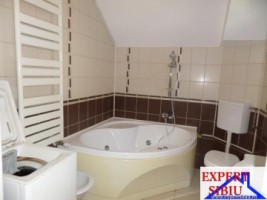 inchiriez-apartament-3-camere-la-casa-zona-ultracentrala-5