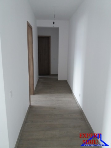 inchiriez-spatiu-birou-3-camere-renovat-zona-calea-cisnadiei-4