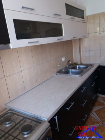 inchiriez-apartament-3-camere-decomandate-zona-turnisor-4