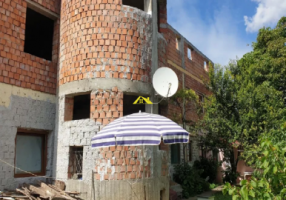 constructie-in-rosu-spe1e2