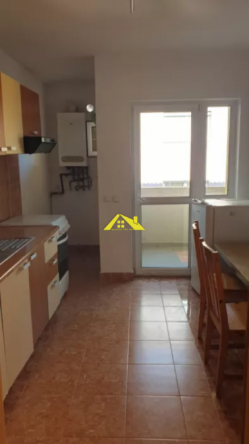 inchiriez-apartament-zona-centru-compus-din-3-camere2-bai-2-balcoane-1