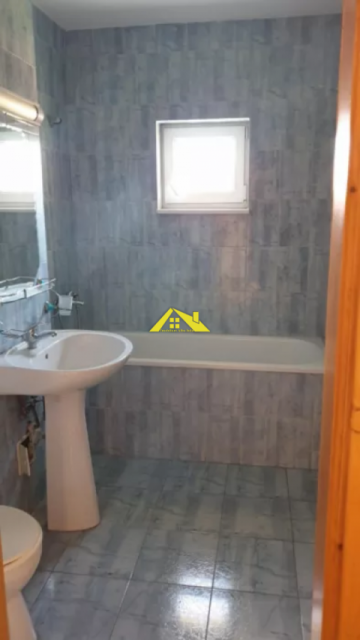 inchiriez-apartament-zona-centru-compus-din-3-camere2-bai-2-balcoane-2