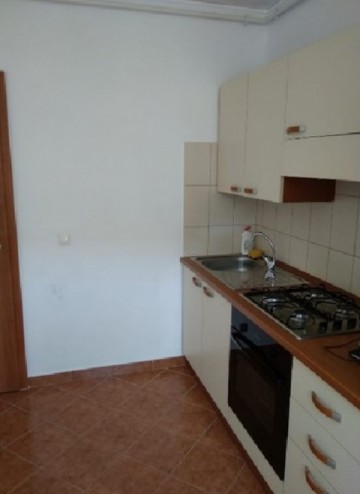 vand-apartament-2-camere-in-bloc-nou-et1-cetate-zona-piata-2