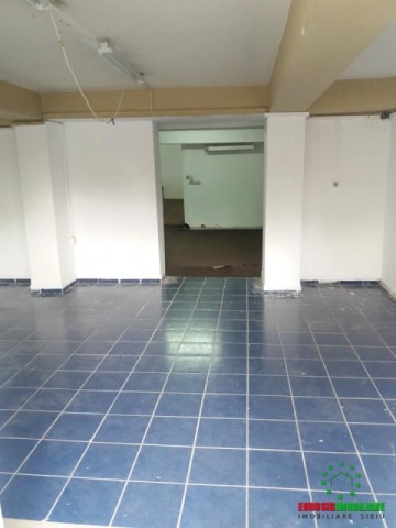 spatiu-comercial-de-inchiriat-zona-buna-cu-vad-3