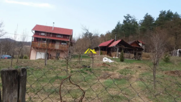 vand-cabana-un-hectar-livada-si-constructii-anexa