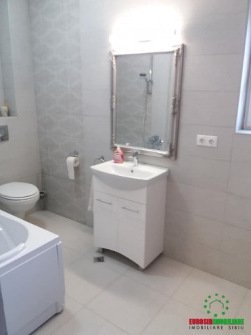 apartament-nou-3-camere-de-inchiriat-in-zona-calea-cisnadiei-9