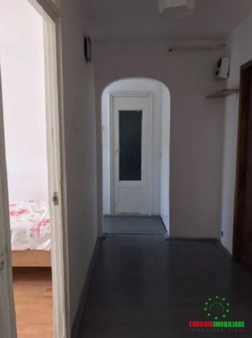 apartament-2-camere-decomandat-zona-valea-aurie-2