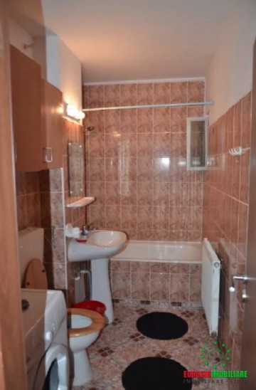 apartament-2-camere-decomandat-zona-vasile-aron-1