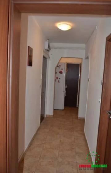 apartament-2-camere-decomandat-zona-vasile-aron-3