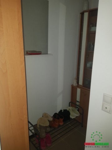 apartament-3-camere-decomandat-situat-in-zona-calea-cisnadiei-3