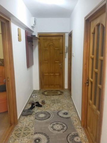 apartament-3-camere-decomandat-zona-capat-1