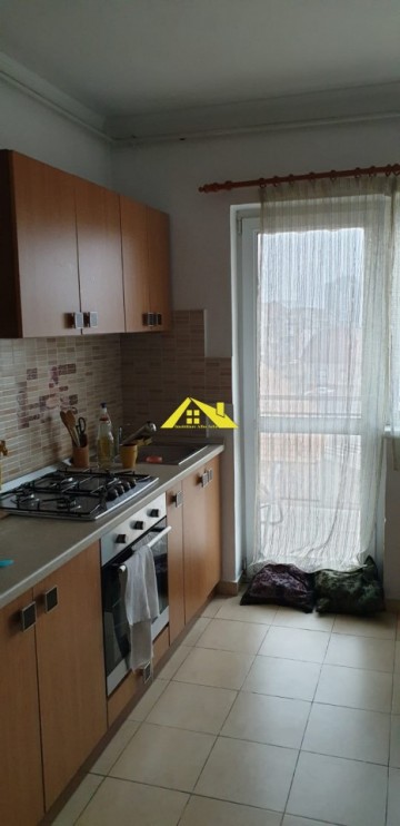 apartament-4-camere-cu-scara-interioara-si-garaj-in-centru-4