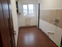 apartament-2-camere-complet-decomandat-zona-vasile-aaron-3