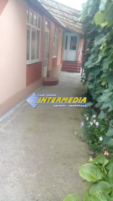 casa-de-vanzare-3-camere-renovata-in-galtiu-2