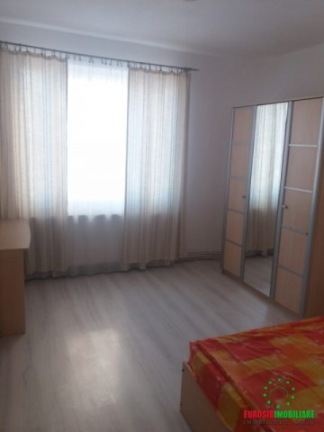 apartament-cu-3-camere-semidecomandat-zona-terezian-3