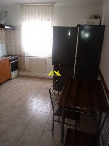 apartament-2-camere-zona-cetate-piata-8