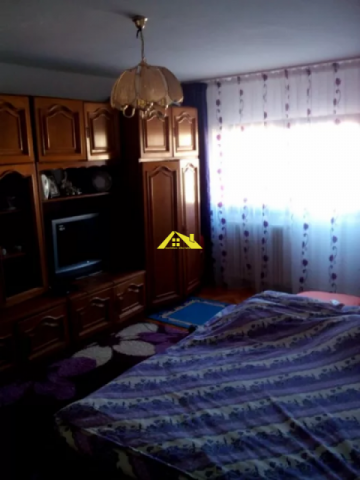 apartament-3-camere-decomandat-2-bai-cetate-1
