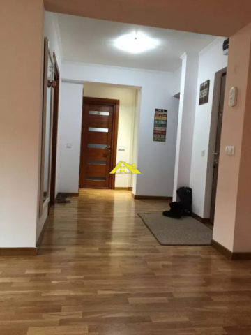 vand-apartament-cu-3-camere-in-ampoi-3-confortabil-cu-loc-de-parcare