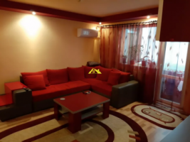 vand-apartament-cu-3-camere-etaj-1-zona-cetate-piata-1