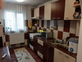 vand-apartament-cu-3-camere-etaj-1-zona-cetate-piata-4