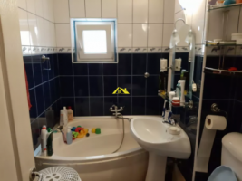 vand-apartament-cu-3-camere-etaj-1-zona-cetate-piata-5