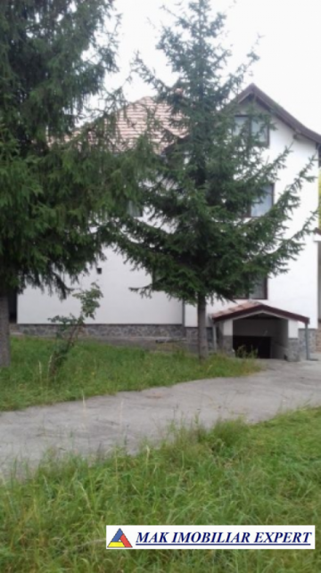 vila-5-camere-teren-2400-mp-campulung-3