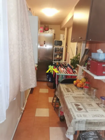 vand-apartament-2-camere-zona-mercur-2
