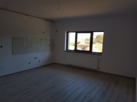 vand-apartament-3-camere-in-bloc-nou-centru-1