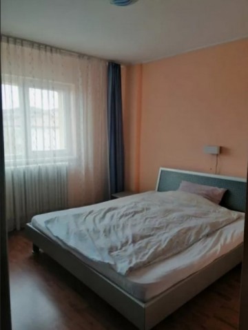 vand-apartament-4-camere-in-cetate-zona-mercur-3