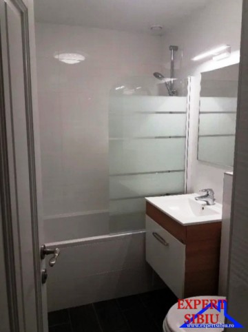 inchiriez-apartament-2-camere-de-lux-zona-centrala-6