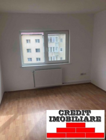 vand-apartament-4-camere-strlaminoarelor-1