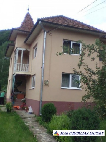 vila-cu-4-camere-si-teren-de-1270-mp-de-vanzare-rucar-arges-5