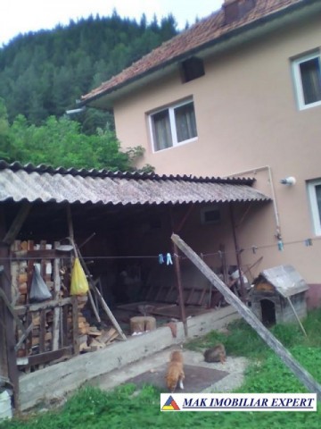 vila-cu-4-camere-si-teren-de-1270-mp-de-vanzare-rucar-arges-6