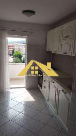 apartament-2-camere-zona-cetate-mercur
