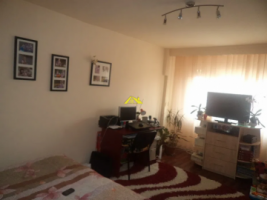 vand-apartament-2-camere-mobilat-zona-cetate-1