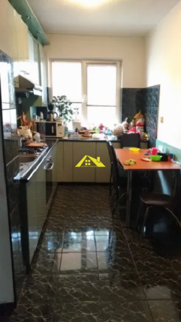 vand-apartament-4-camere-cetate-1