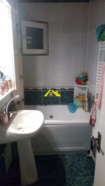 vand-apartament-4-camere-cetate-3