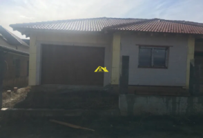 vand-casa-la-rosu