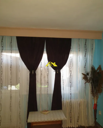 vand-apartament-4-camere-cetate-bulevard