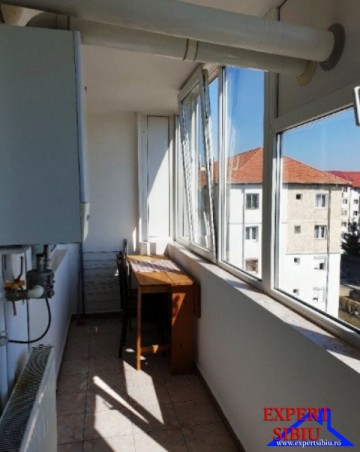 inchiriez-apartament-2-camere-cu-aer-conditionat-zona-calea-cisnadiei-4