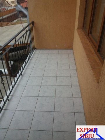 inchiriez-apartament-3-camere-de-lux-zona-selimbar-peco-lukoil-10