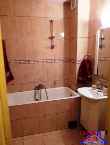 inchiriez-apartament-2-camererenovat-zona-centrala-4